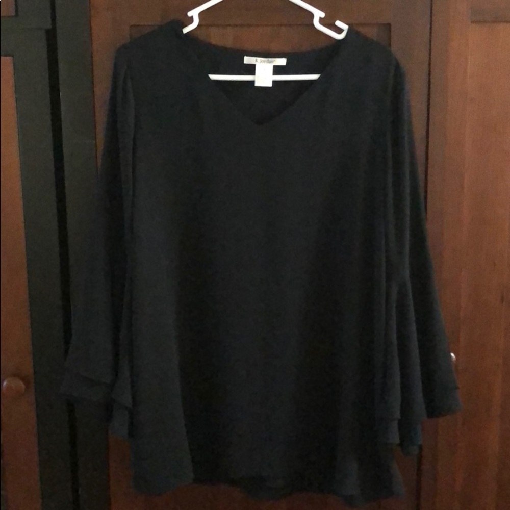 Beautiful Bell Sleeve Flowing Top in Size LG Black